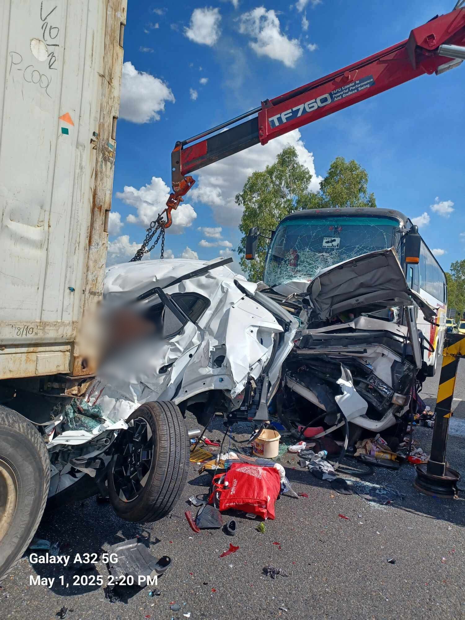 boy loses parents crash (2)
